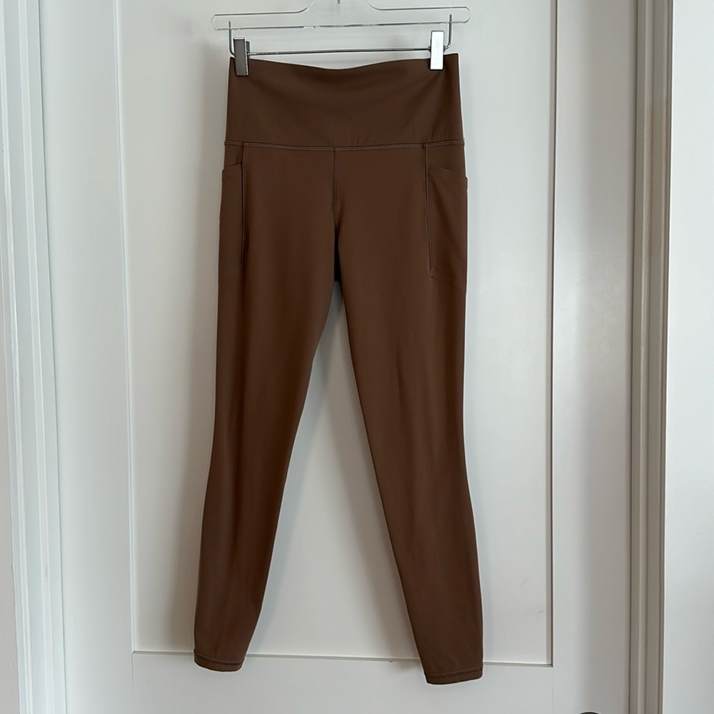 Athleta Salutation Stash Tight Tan SIZE SMALL EUC LIKE NEW